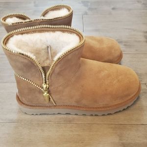 Brand New Women’s Ugg Mini Florence Side Zip Sz 7